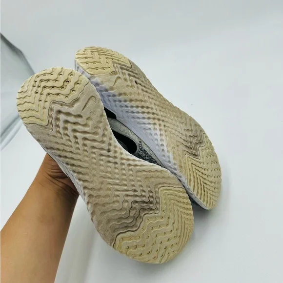 Nike Womens Epic React Flyknit 2 Black and White size 6.5 - Picture 8 of 11